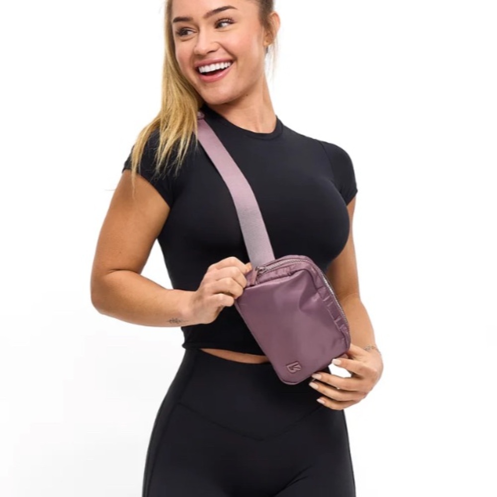 NWOT 🆕 Buffbunny Breakthrough Belt Bag Berry Ice - Picture 3 of 9
